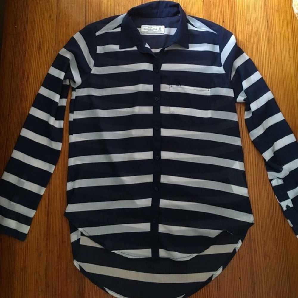 Abercrombie & Fitch Chiffon Button Up Blouse